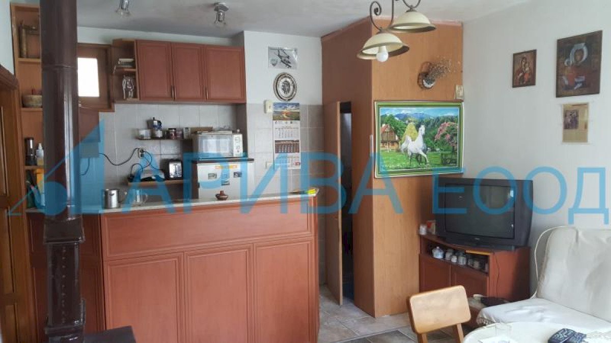 Самостоятелна къща с. Долно Черковище, Стамболово - фото 1