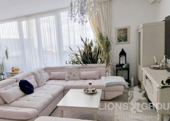 Three-room apartment Varna - photo 1