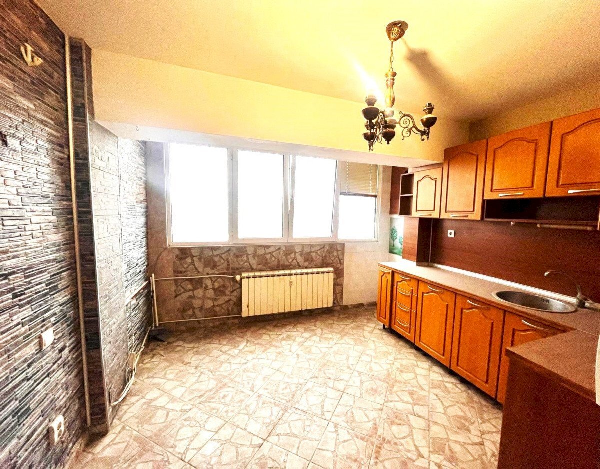 Three-room apartment Ruse (neighborhood Възраждане) - photo 1