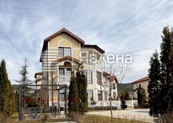 Villa Burgas - foto 1