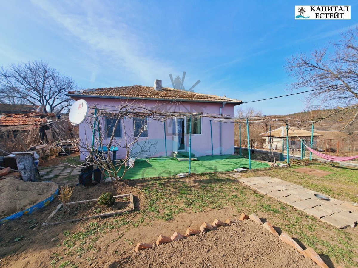 Independent house с. Завет, Sungurlare - photo 1