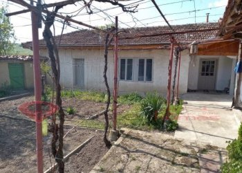 Самостоятелна къща с. Костена река, Шумен - фото 1
