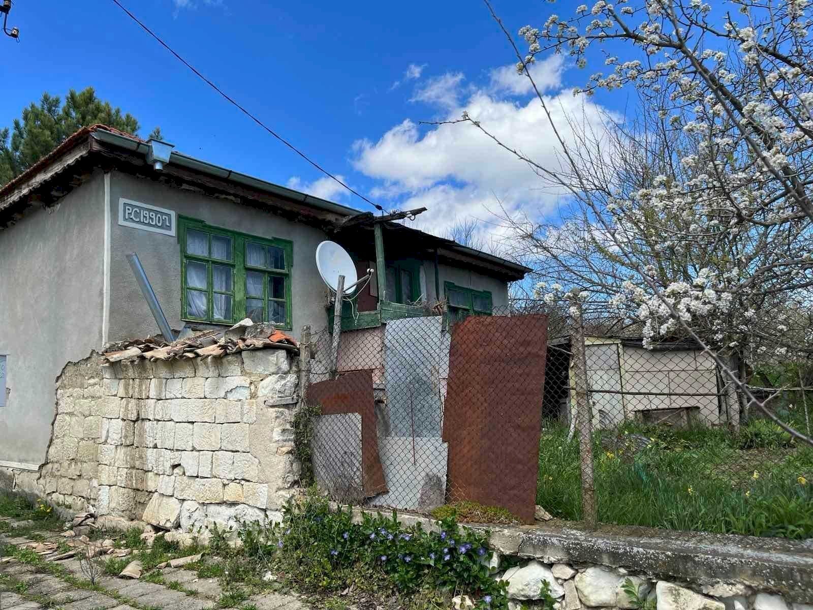 Самостоятелна къща Ветрино - фото 1