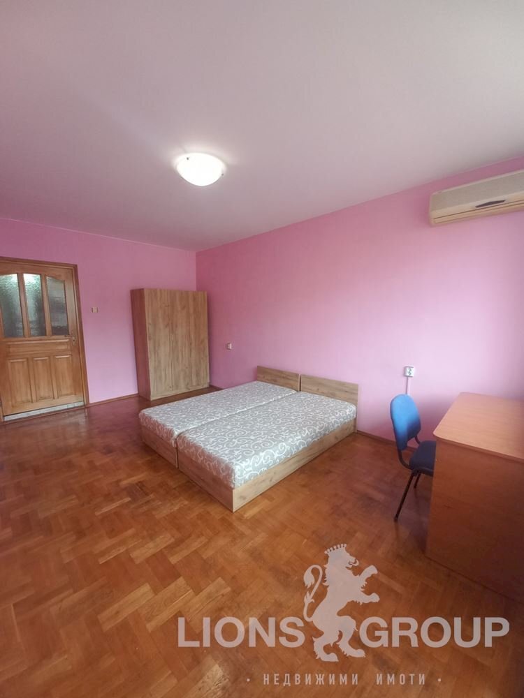 Three-room apartment Varna - photo 1