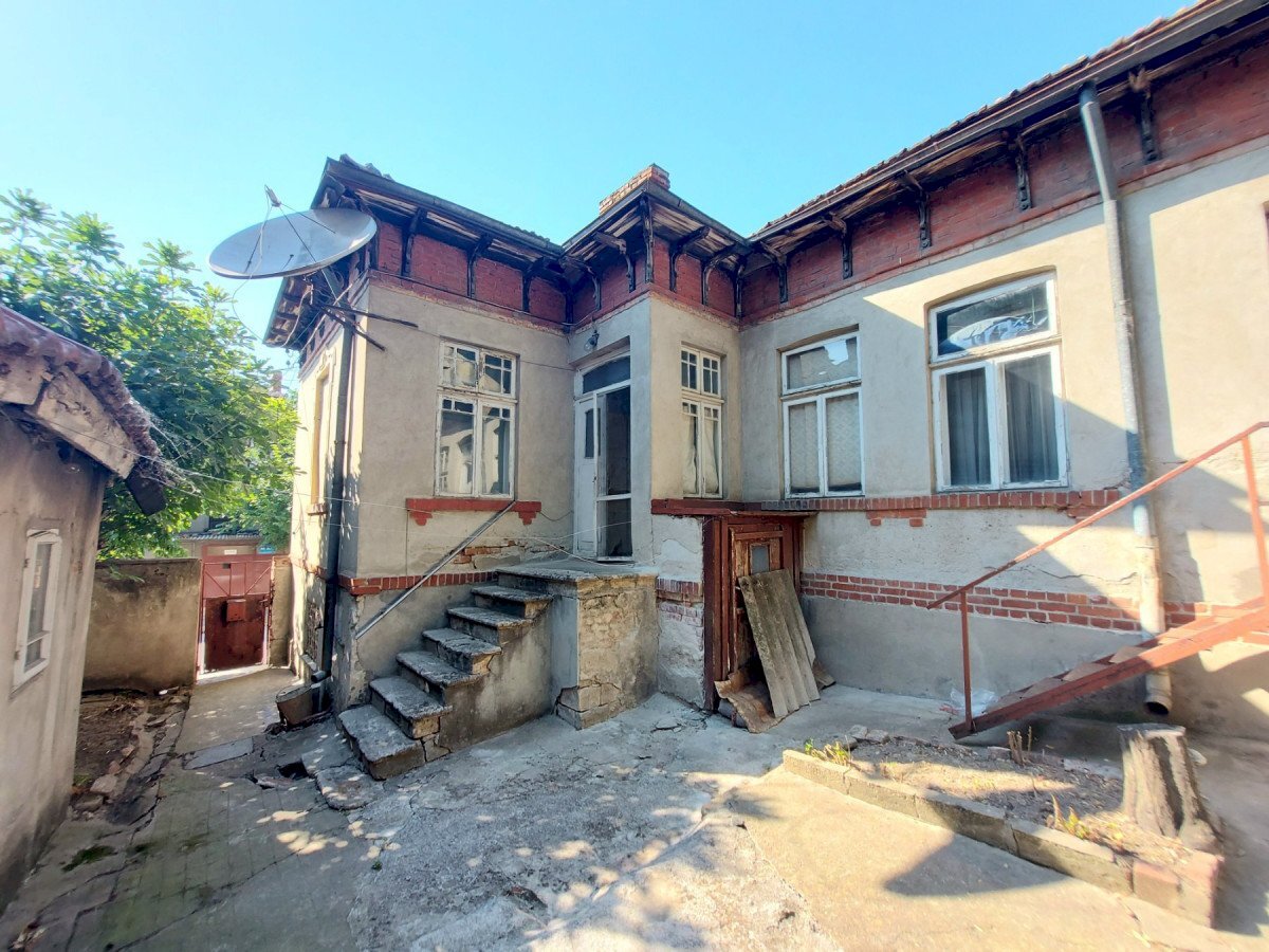 Independent house Ruse (neighborhood Център) - photo 1