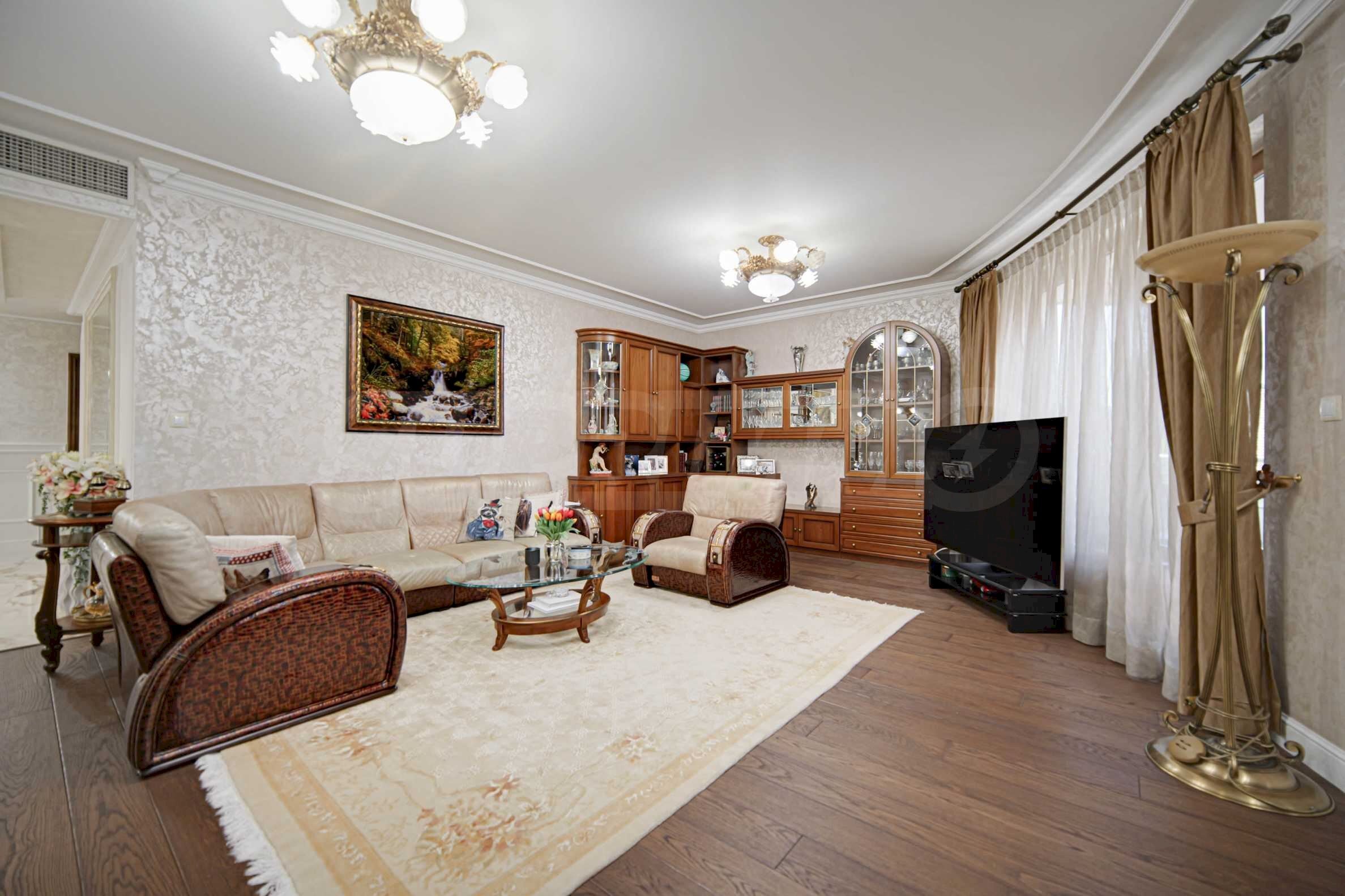 Four-room apartment Sofia (neighborhood Изток) - photo 1