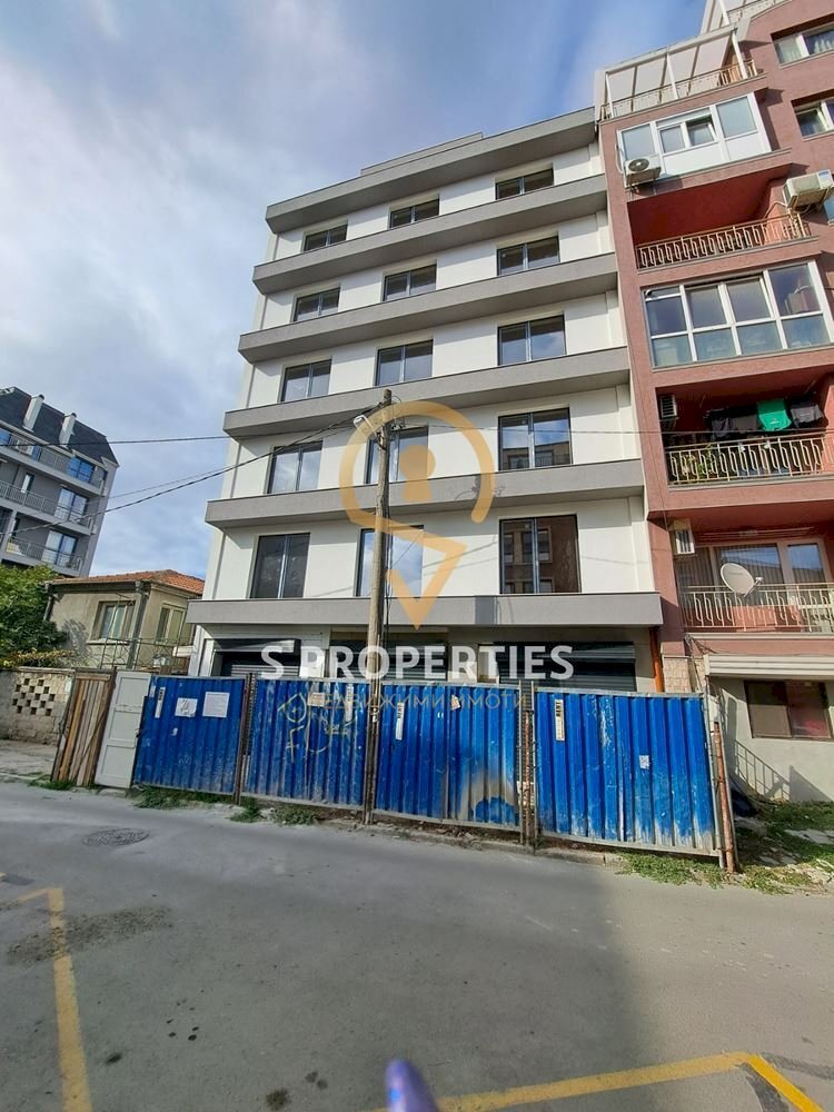 Trilocale Varna (zona Център) - foto 1
