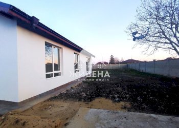 Independent house Suvorovo - photo 1