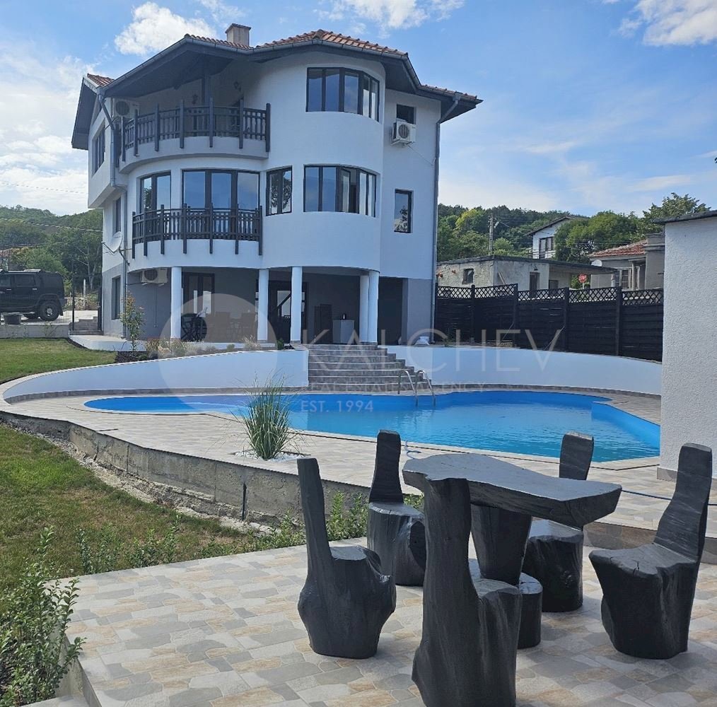 Independent house Balchik - photo 1