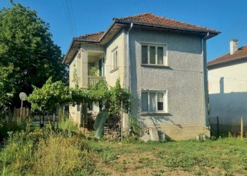 Самостоятелна къща с. Сопот, Угърчин - фото 1