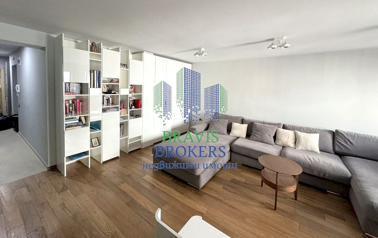 Two-room apartment Зимно кино Тракия, Varna - photo 1