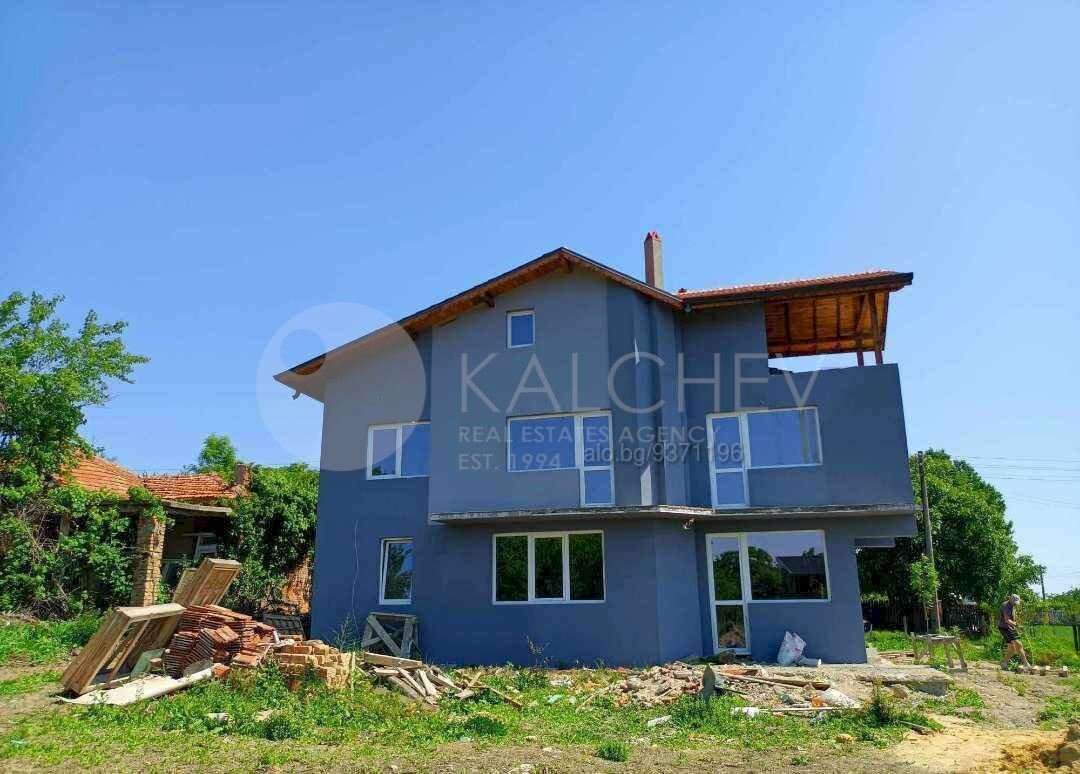 Independent house Byala Slatina - photo 1