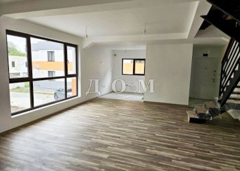 Three-room apartment Shumen (neighborhood Томбул джамия) - photo 1