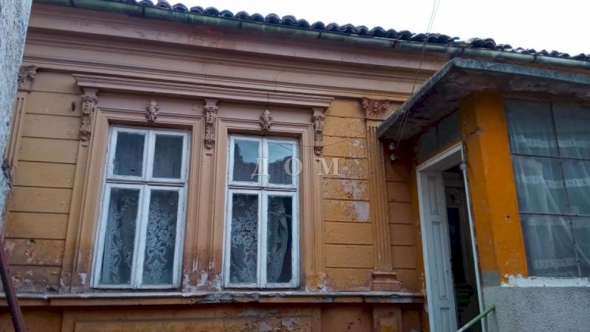 Independent house Shumen (neighborhood Център) - photo 1