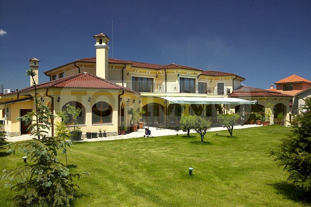 Villa Varna - foto 1