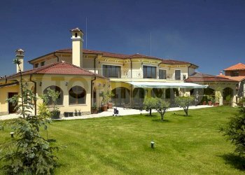 Villa Varna - foto 1