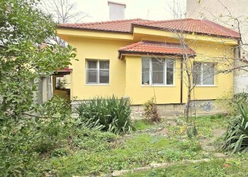 Independent house Shumen (neighborhood Център) - photo 1