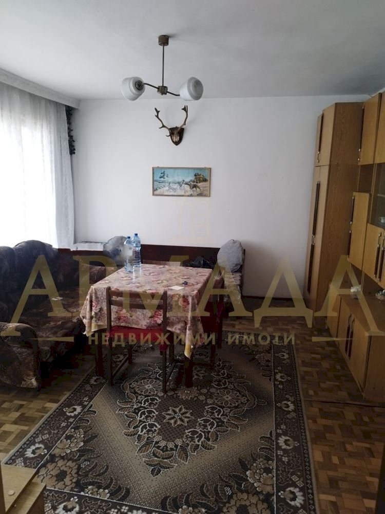 Three-room apartment Plovdiv (neighborhood Гагарин) - photo 1