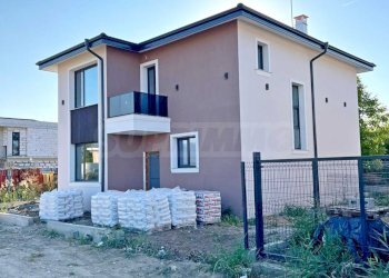 Casa indipendente Plovdiv (zona Беломорски) - foto 1