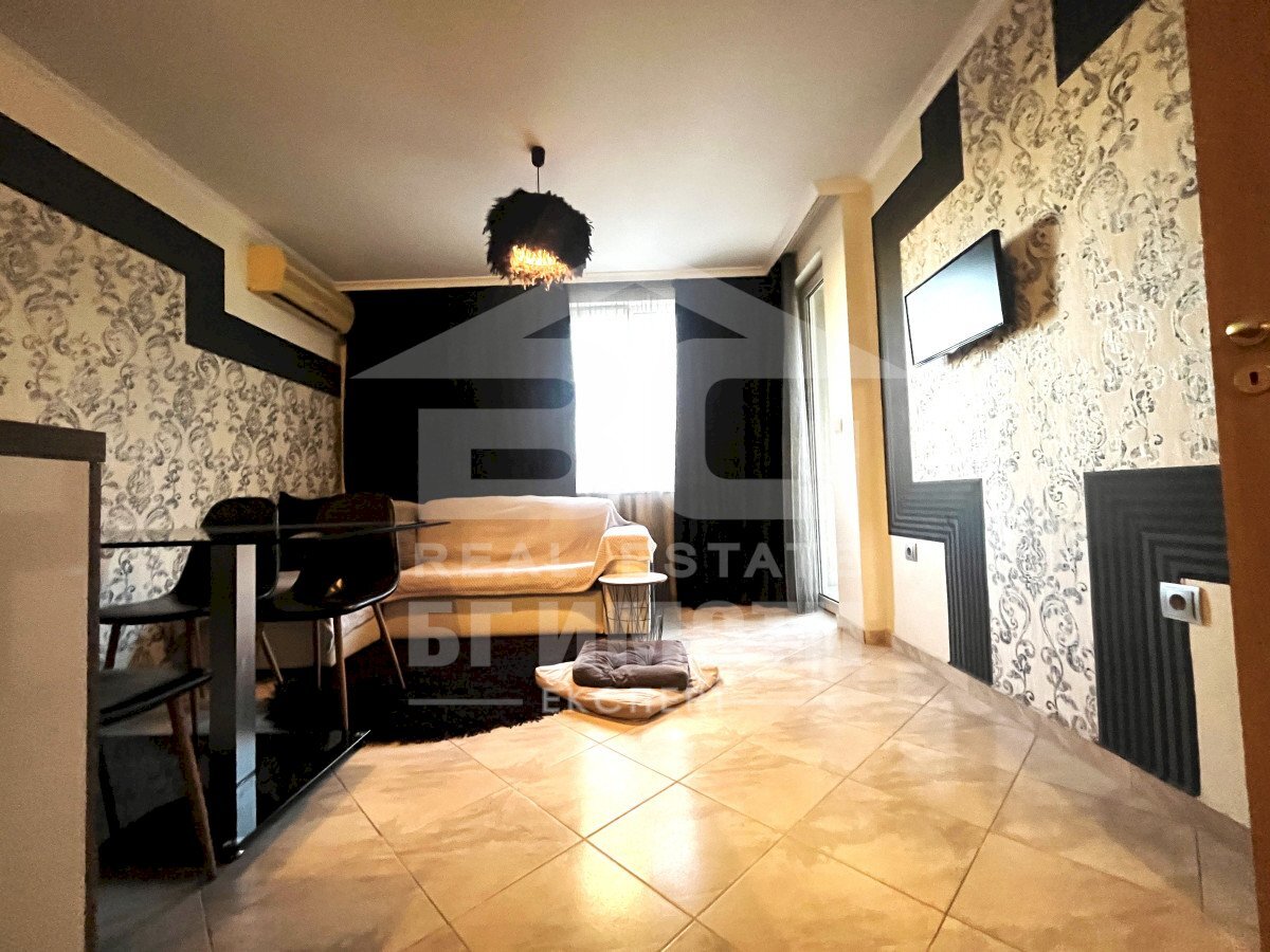 Three-room apartment Varna (neighborhood Лятно кино Тракия) - photo 1