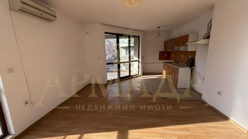 Three-room apartment Plovdiv (neighborhood Съдийски) - photo 1