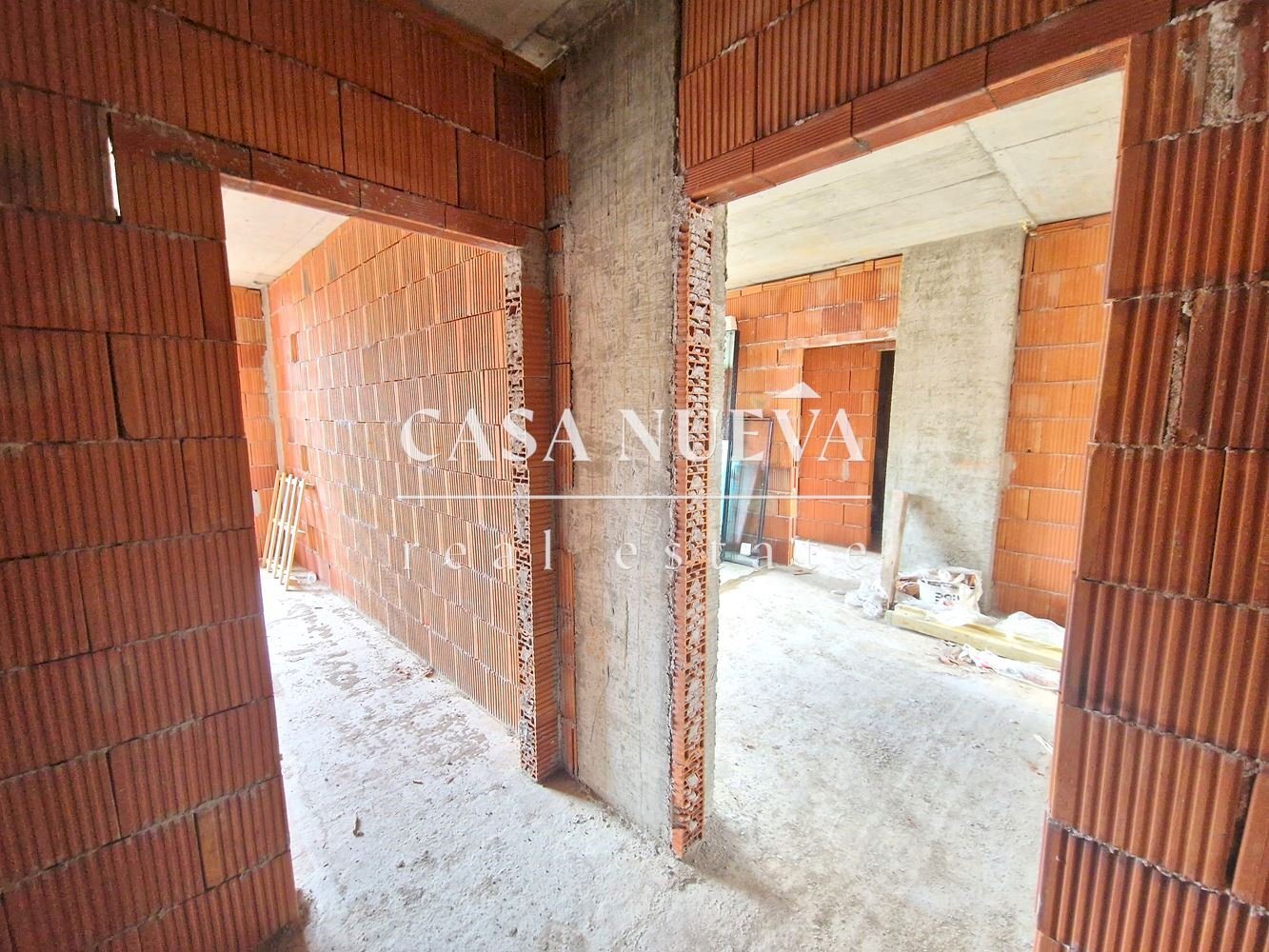 Three-room apartment Pernik (neighborhood Изток) - photo 1