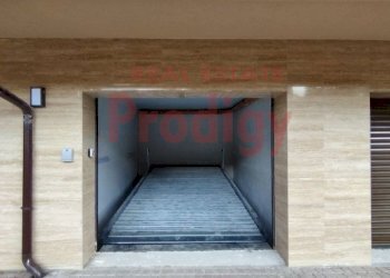 Гараж София (квартал Дружба 1) - фото 1