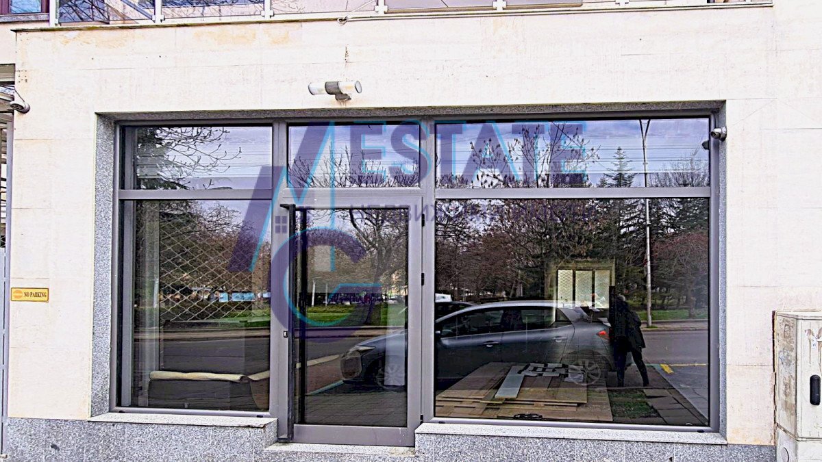 Locale Commerciale Burgas (zona Лазур) - foto 1