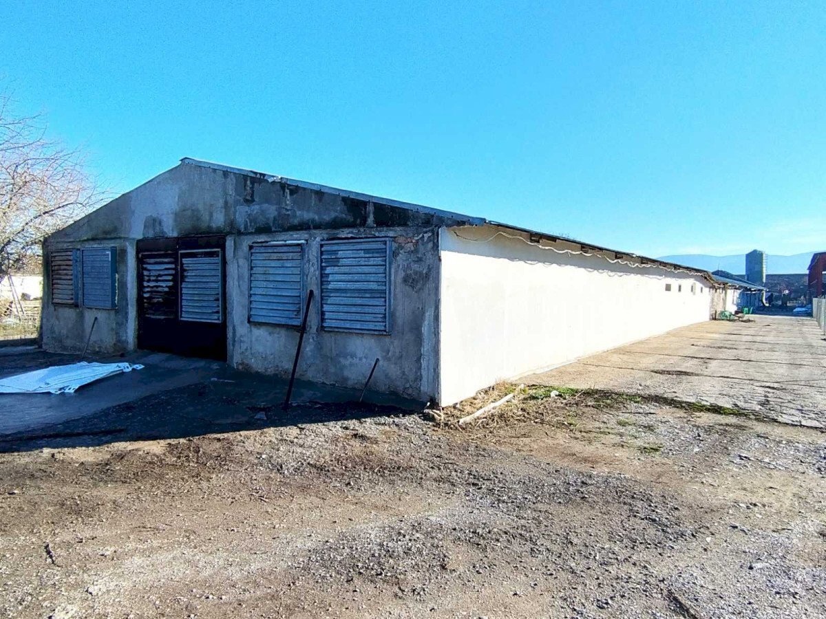 Locale Commerciale Targovishte (zona Въбел) - foto 1