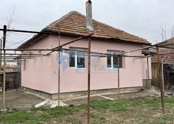 Independent house Lyaskovets - photo 1