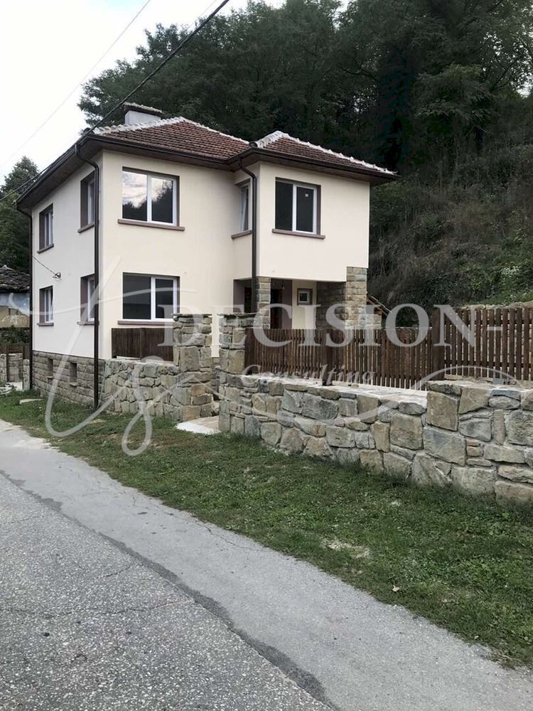 Independent house Tryavna - photo 1