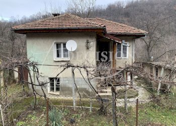 Independent house Sevlievo - photo 1