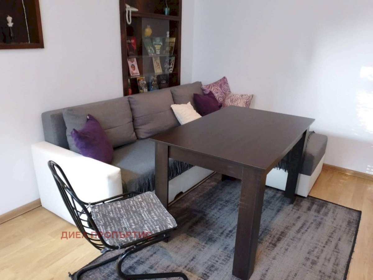 Trilocale Burgas (zona Център) - foto 1