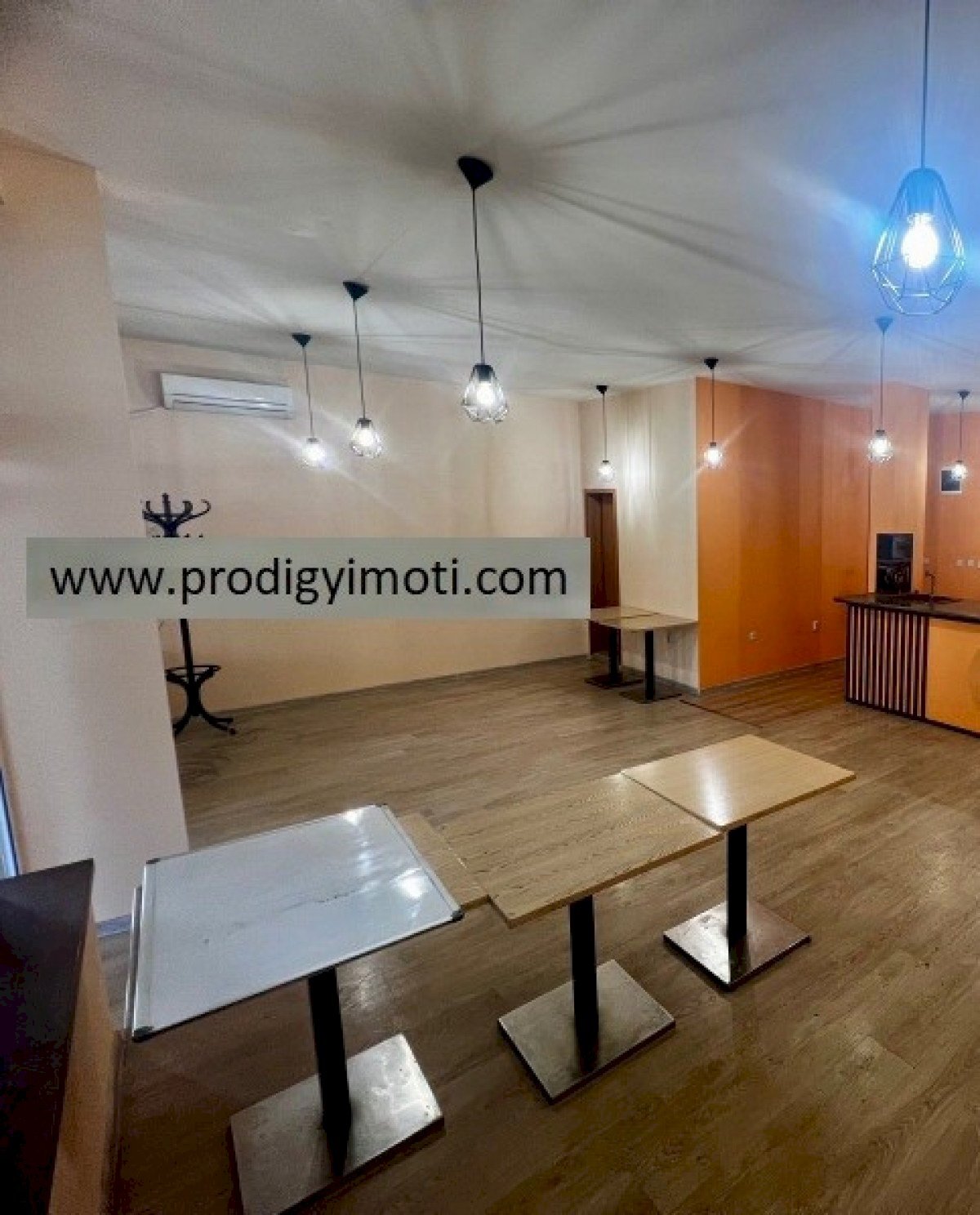 Locale Commerciale Sofia (zona Борово) - foto 1