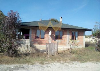 Independent house Dolni Chiflik - photo 1