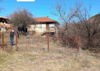 Самостоятелна къща с. Еремия, Невестино - фото 1