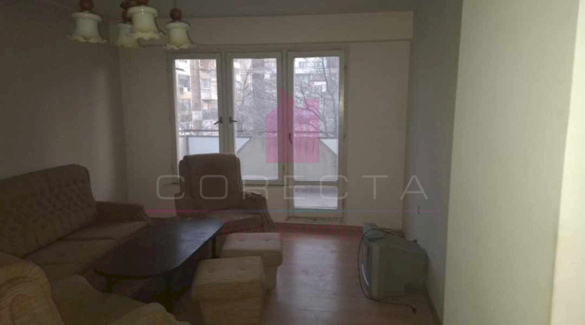 Trilocale Ruse (zona Чародейка - Север) - foto 1