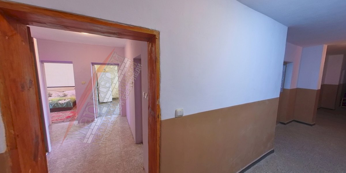 Three-room apartment Montana (neighborhood Младост 2) - photo 1