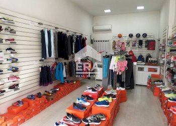 Shop Plovdiv (neighborhood Център) - photo 1