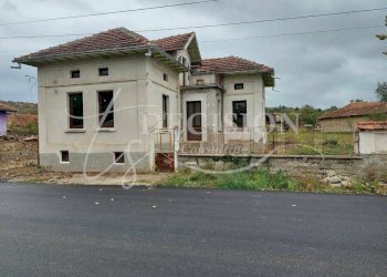 Самостоятелна къща Златарица - фото 1