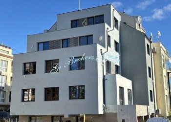 Trilocale Burgas (zona Крайморие) - foto 1