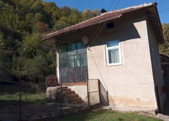 Самостоятелна къща с. Ямна, Етрополе - фото 1