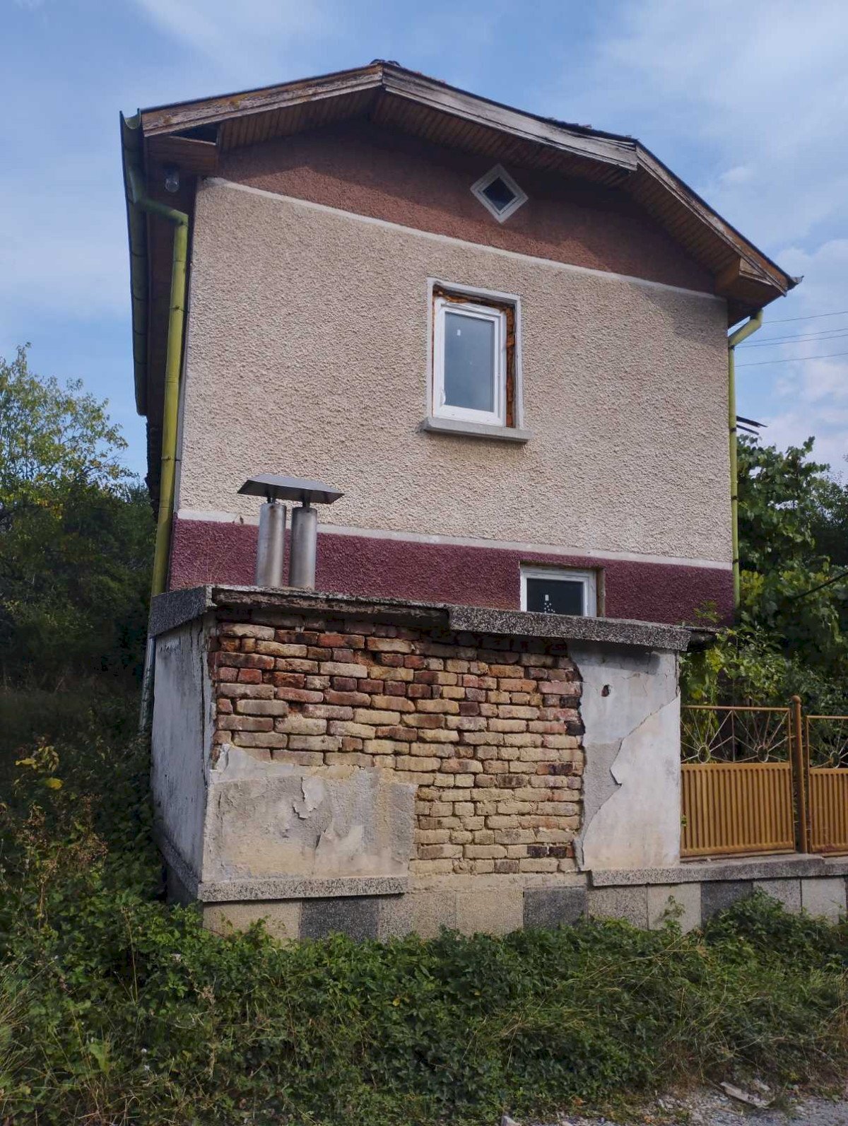 Самостоятелна къща с. Банище, Брезник - фото 1