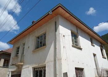 Самостоятелна къща с. Лопян, Етрополе - фото 1
