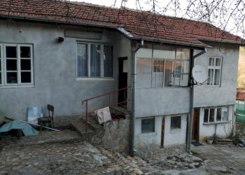 Самостоятелна къща с. Банище, Брезник - фото 1