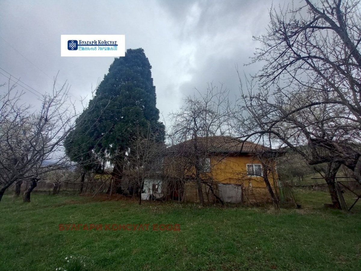 Самостоятелна къща с. Горна Брестница, Кюстендил - фото 1