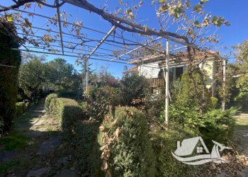 Casa indipendente с. Лозарево, Sungurlare - foto 1