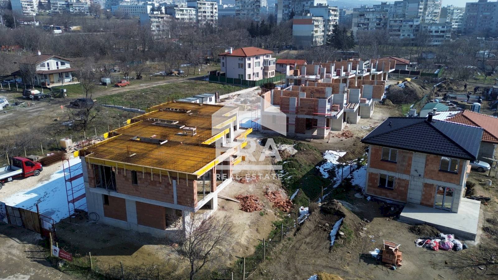 Самостоятелна къща Варна (квартал м-т Ментешето) - фото 1