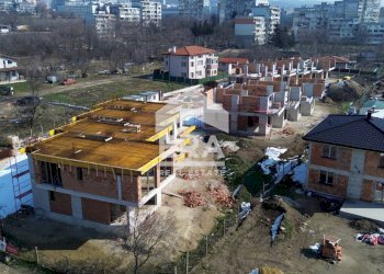 Самостоятелна къща Варна (квартал м-т Ментешето) - фото 1