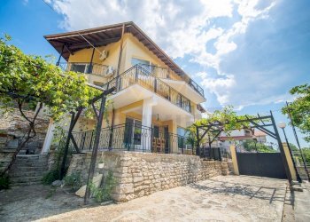 Independent house Balchik - photo 1